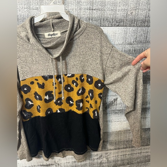 Animal Print Pullover - Picture 3 of 4